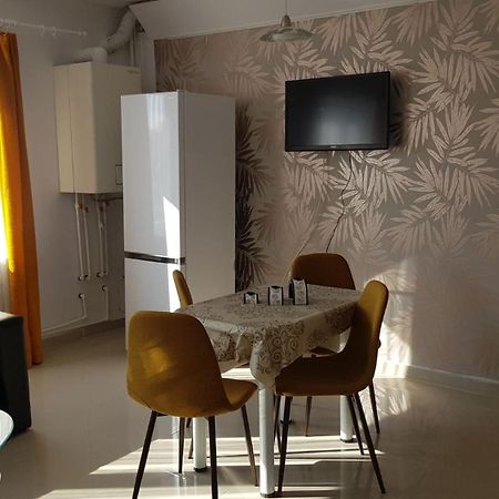 Cosy 2 Bedroom Apartment In New Town Brassó Kültér fotó