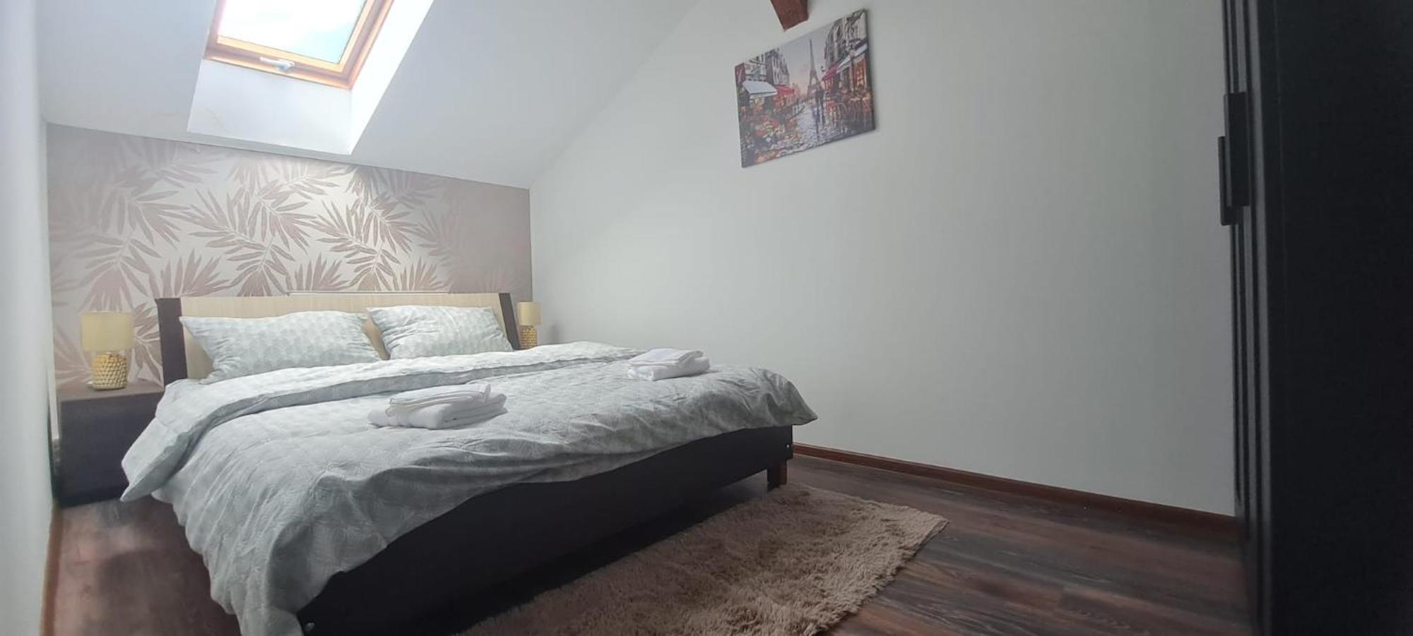 Cosy 2 Bedroom Apartment In New Town Brassó Kültér fotó