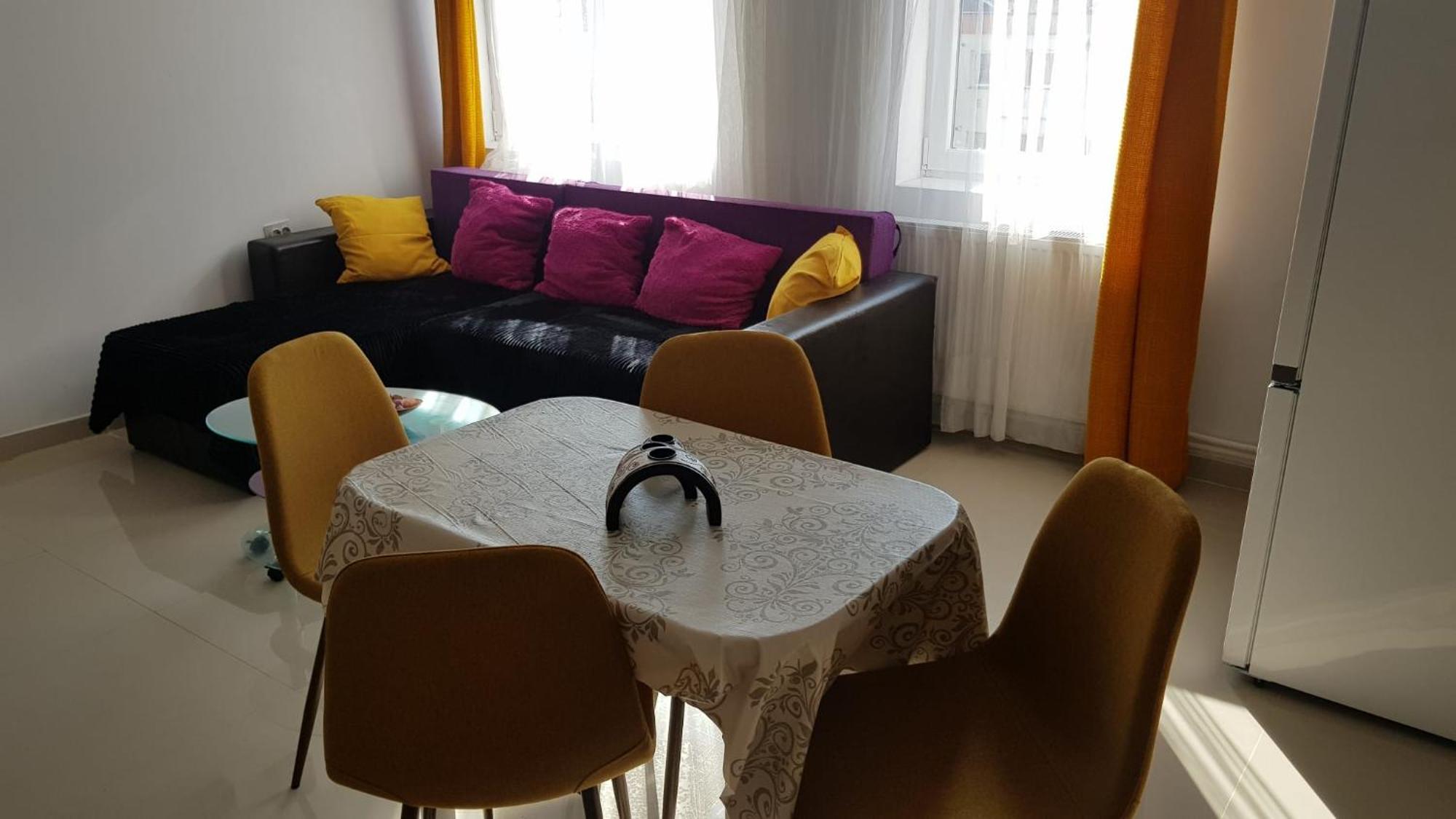 Cosy 2 Bedroom Apartment In New Town Brassó Kültér fotó