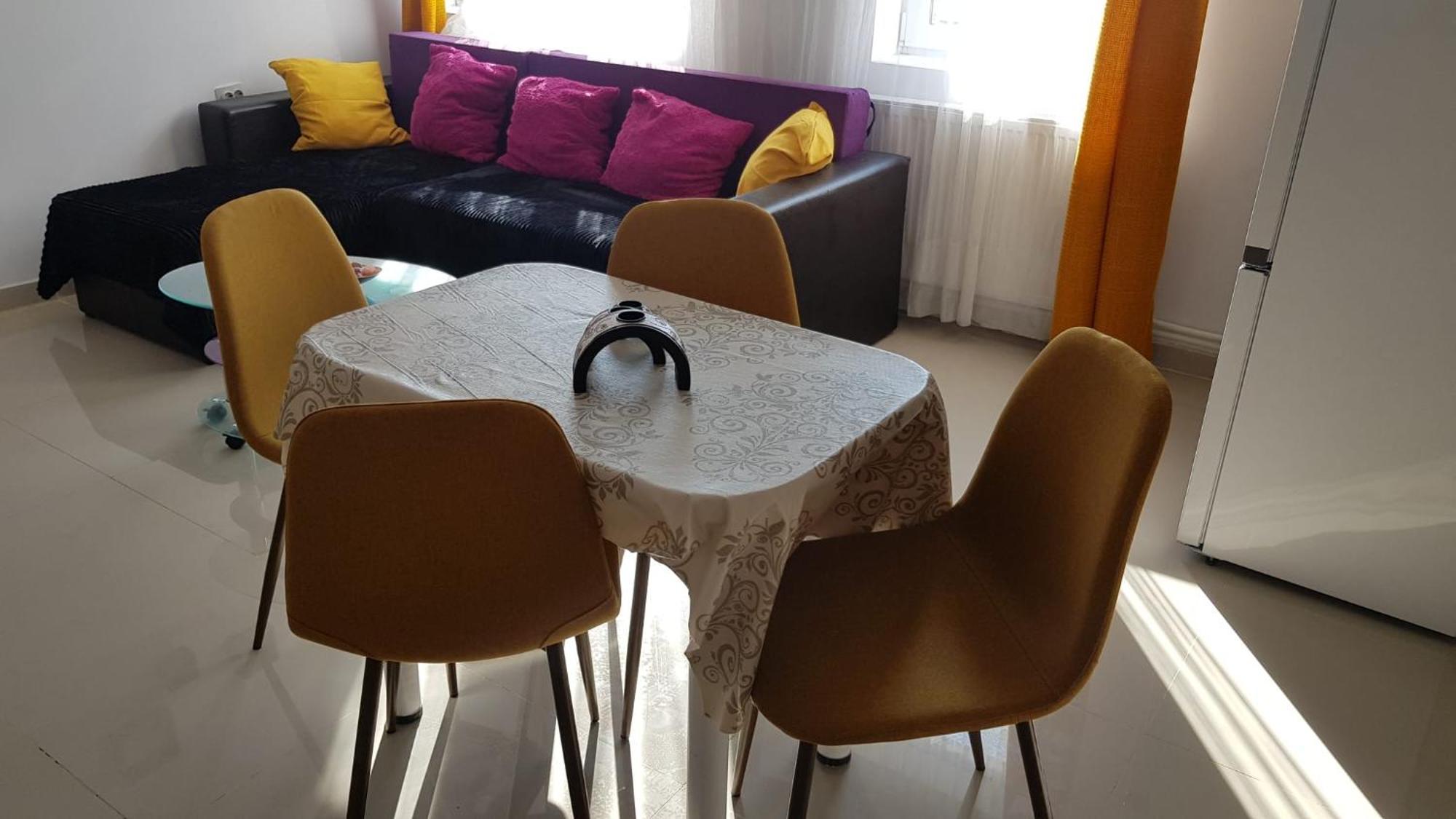 Cosy 2 Bedroom Apartment In New Town Brassó Kültér fotó