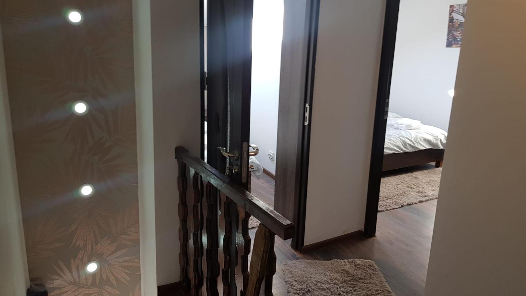 Cosy 2 Bedroom Apartment In New Town Brassó Kültér fotó